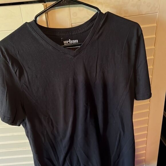 Urban pipeline size medium V-neck T-shirt - Picture 2 of 3